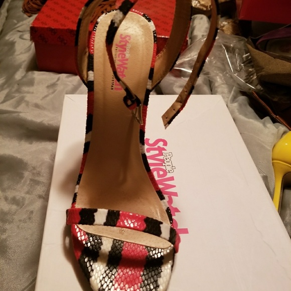 Heels - Picture 3 of 4